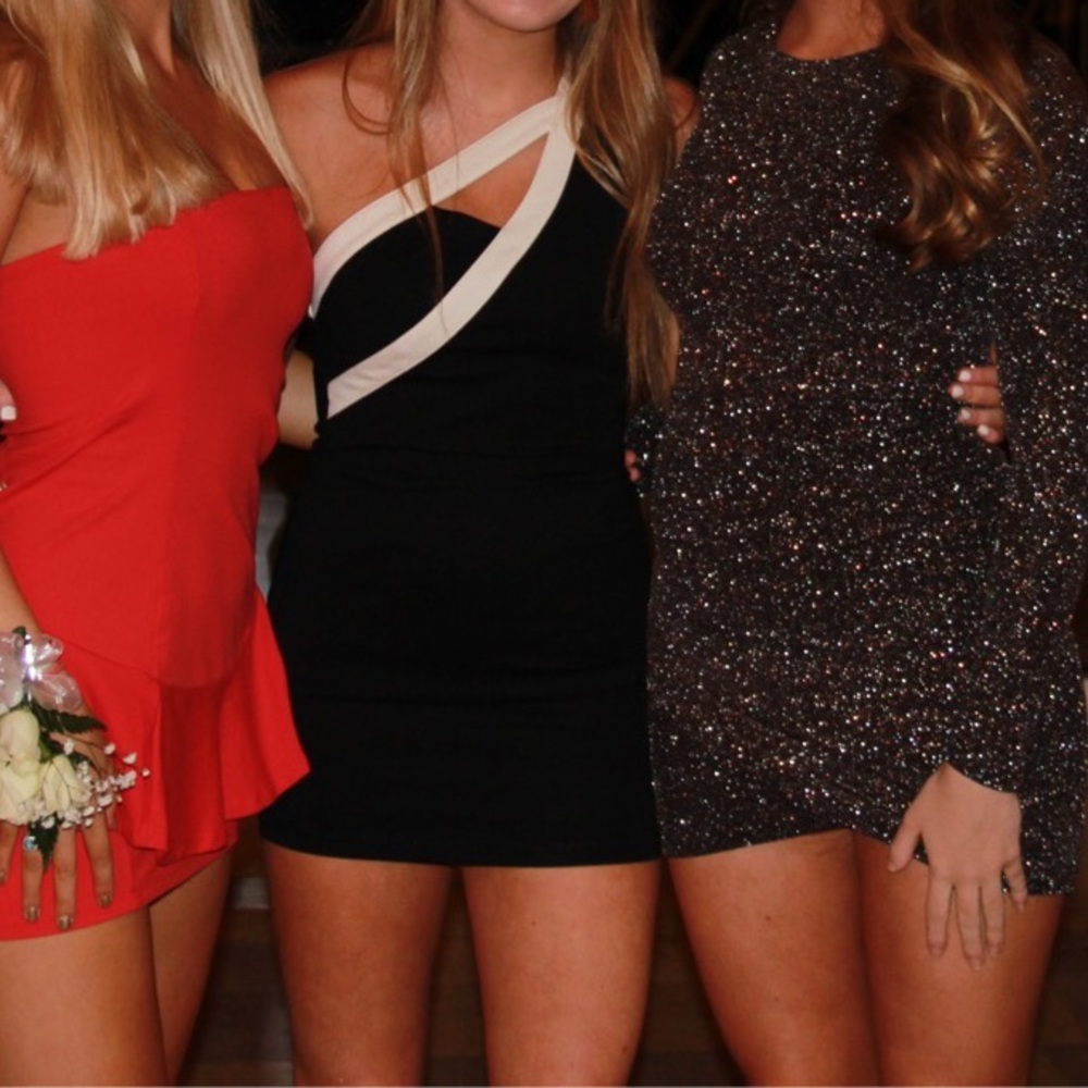 Super down black and white one shoulder cocktail dress